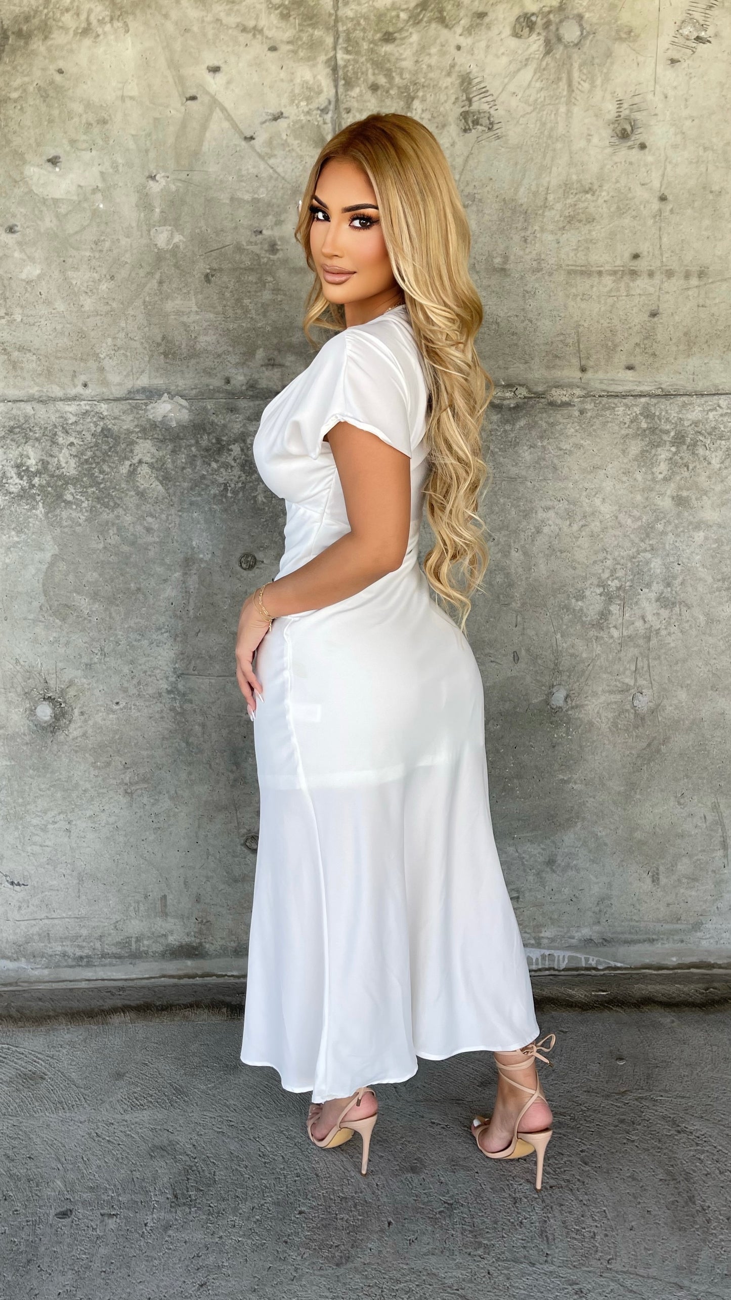 No Matter Where I Go Midii Dress (Ivory)