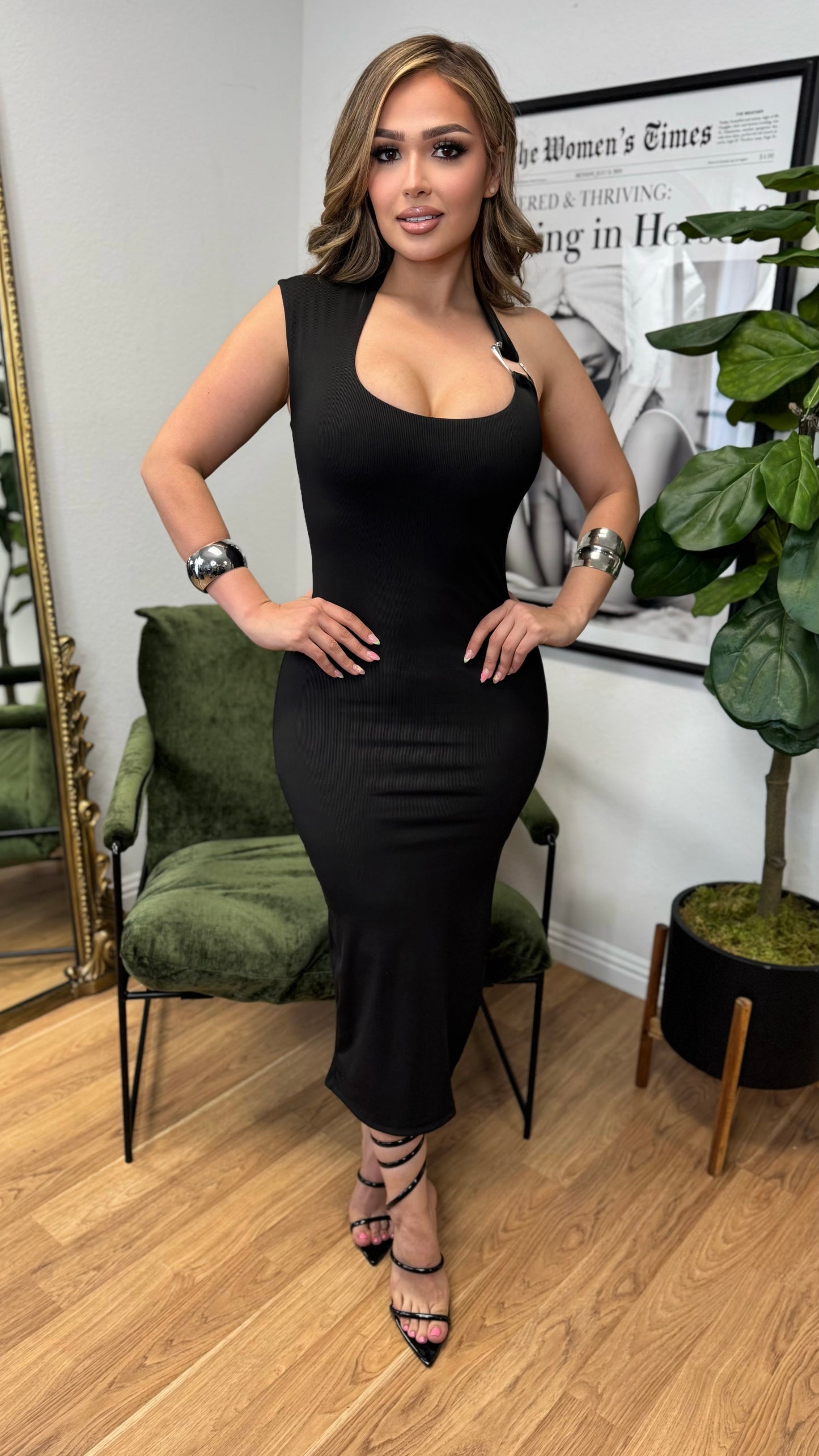Sleek Midi Dress (Black)