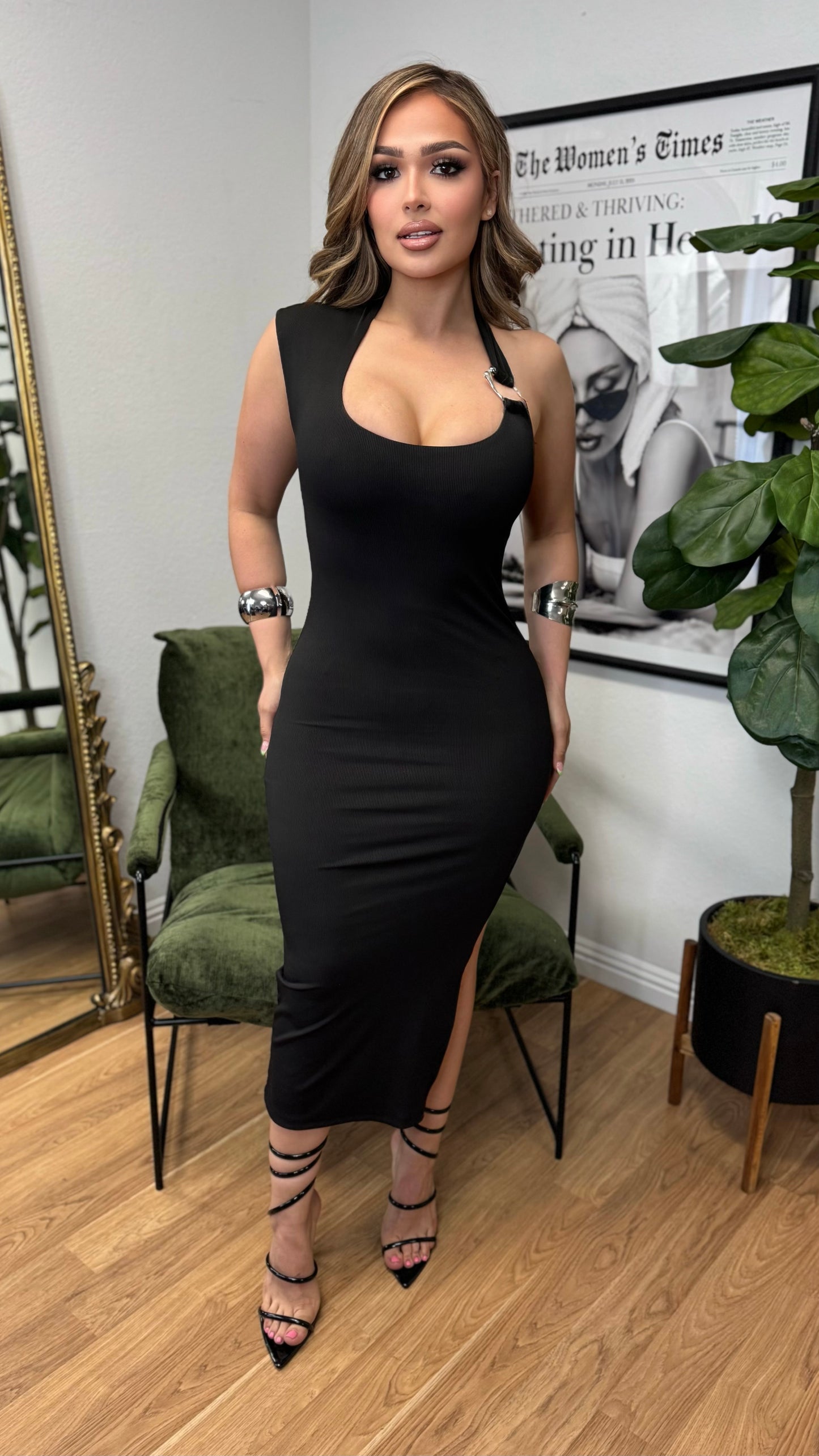 Sleek Midi Dress (Black)